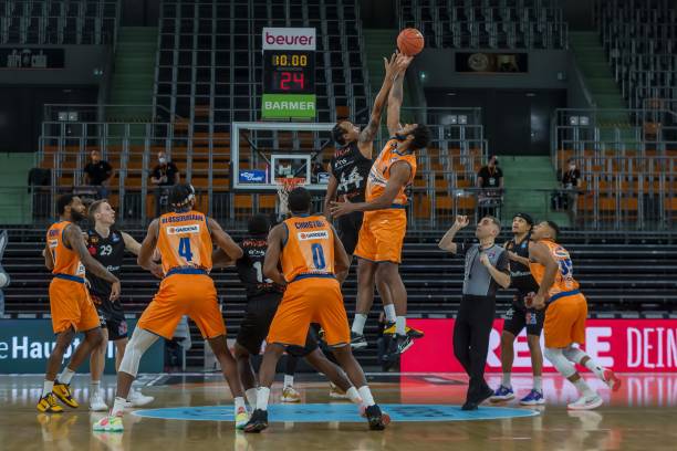 更凸显了他 更凸显了他