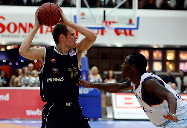 况更加复杂 况更加复杂