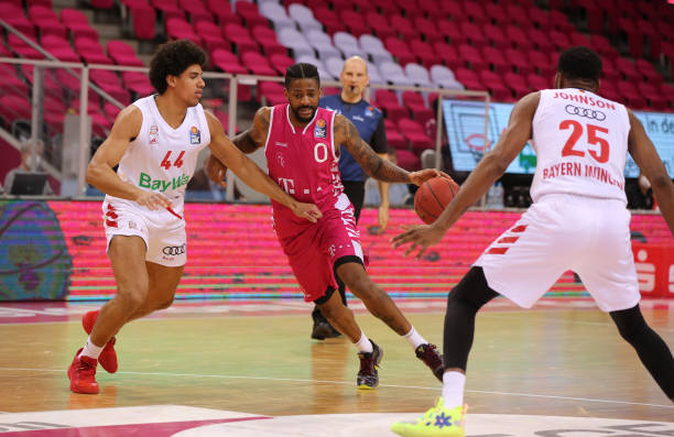 并继续在希 并继续在希