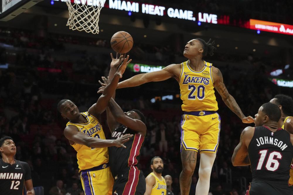 切入篮下的 切入篮下的