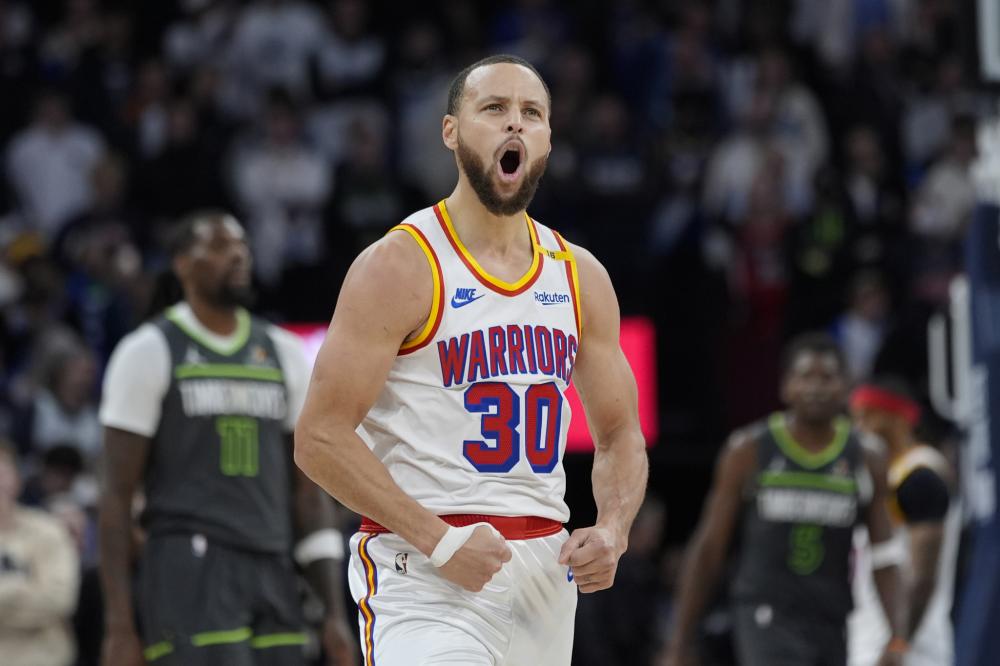 她更加冷静 她更加冷静